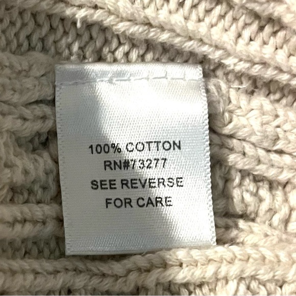 Croft & Barrow Women's Cable Knit Sweater Cream Color Preppy Classy Chic
Size XS - Picture 7 of 7